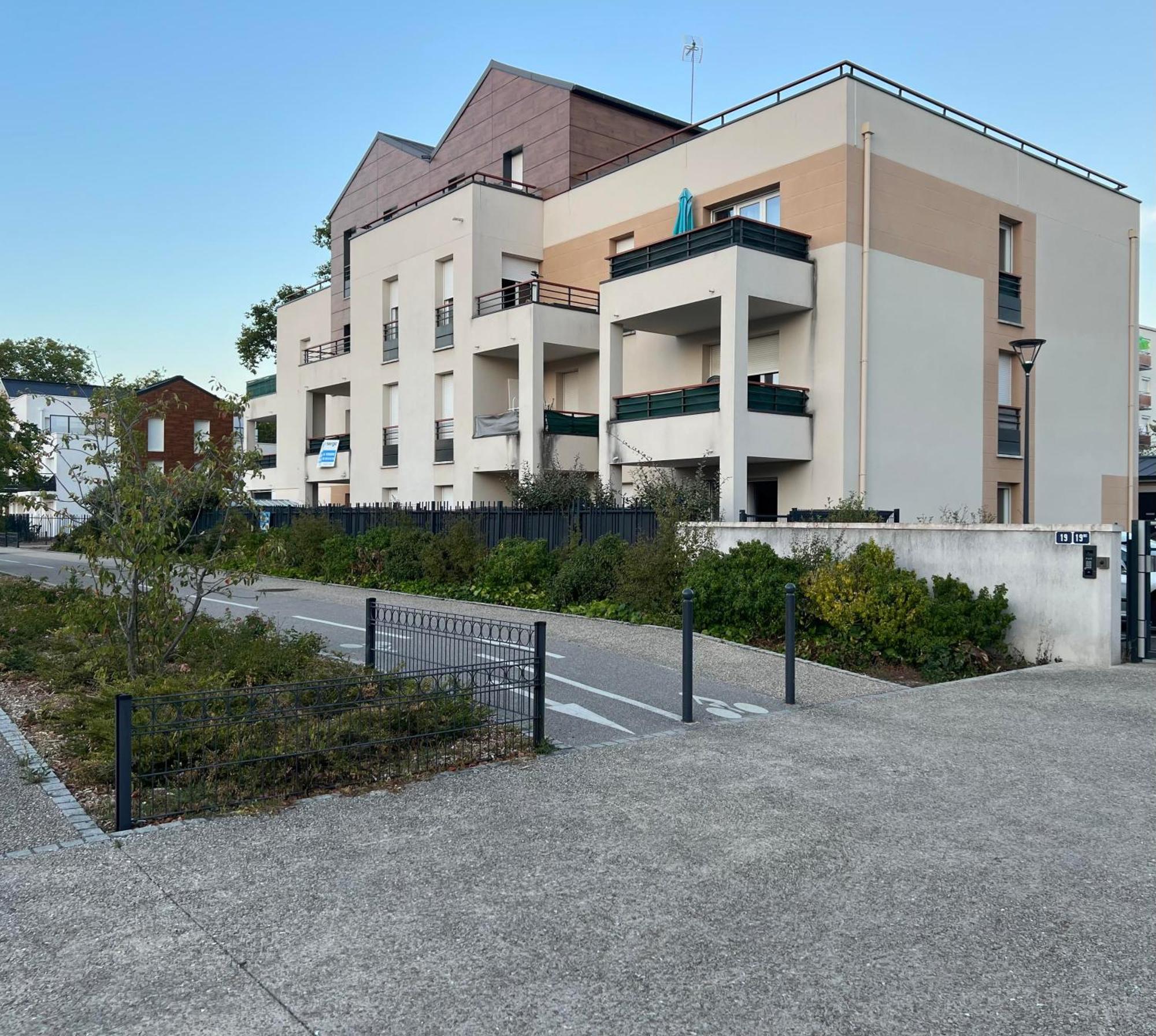Appartement Rez De Chaussee Avec Parking Prive Orléans Eksteriør billede