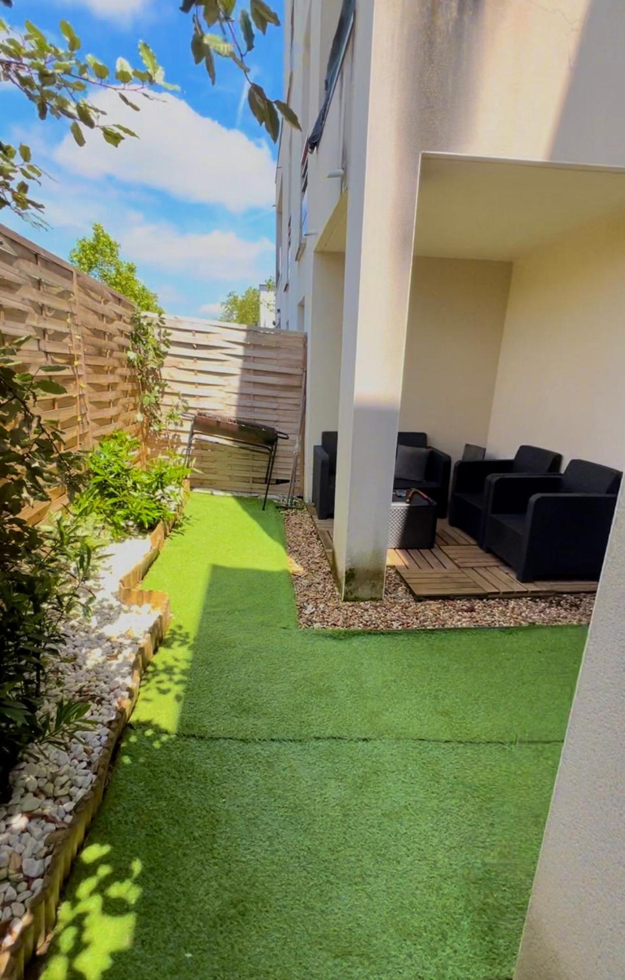 Appartement Rez De Chaussee Avec Parking Prive Orléans Eksteriør billede